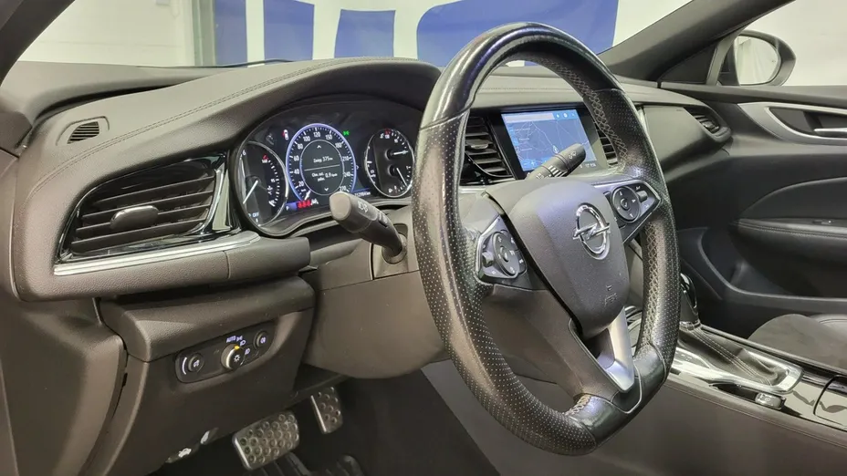 OPEL Insignia -