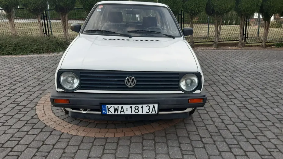 VOLKSWAGEN Golf -