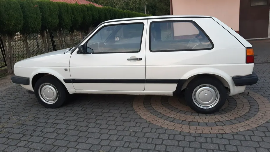 VOLKSWAGEN Golf -