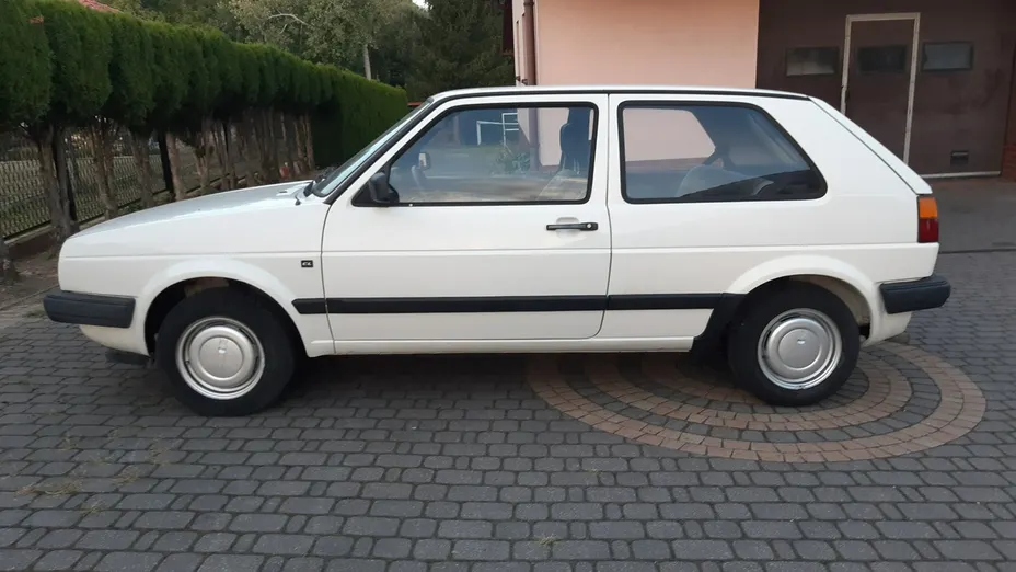 VOLKSWAGEN Golf -