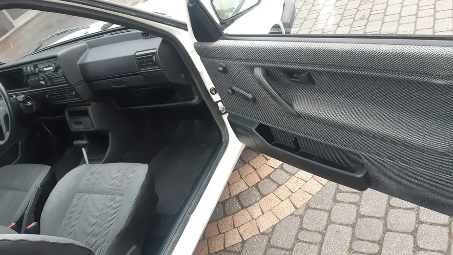 VOLKSWAGEN Golf -