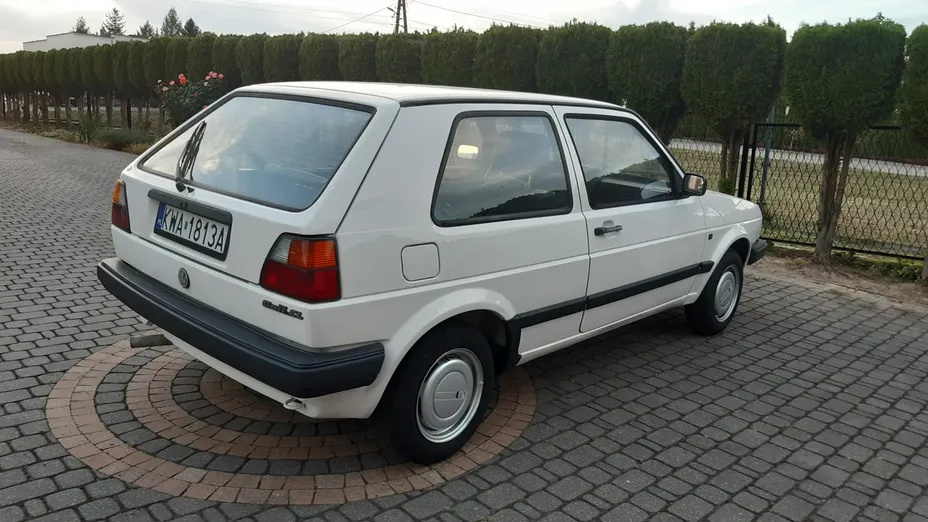 VOLKSWAGEN Golf -