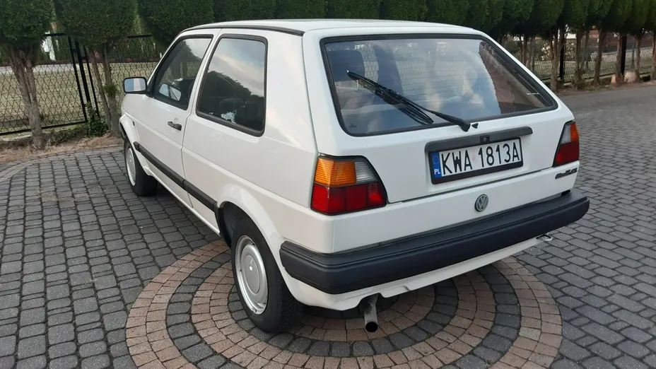 VOLKSWAGEN Golf -