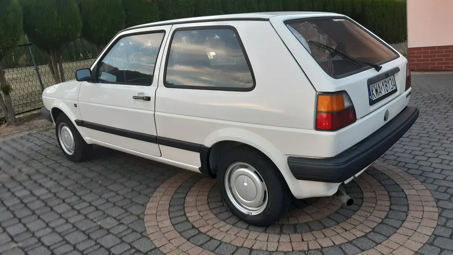 VOLKSWAGEN Golf -