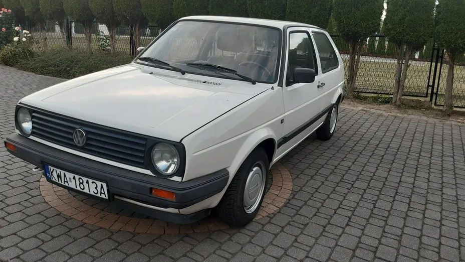VOLKSWAGEN Golf -