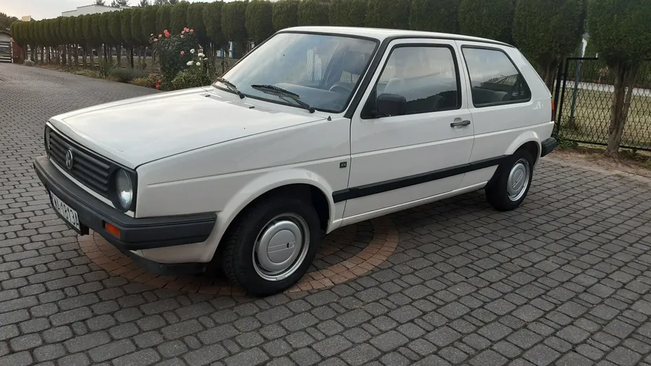 VOLKSWAGEN Golf -