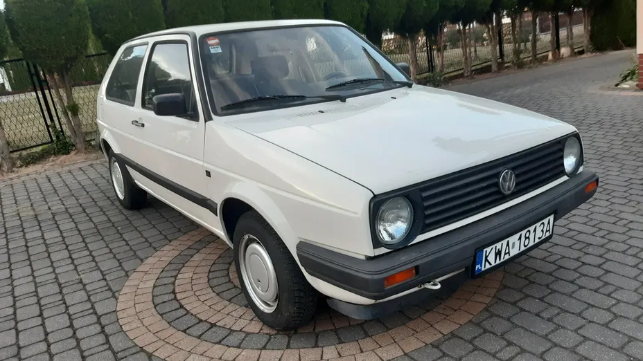 VOLKSWAGEN Golf -