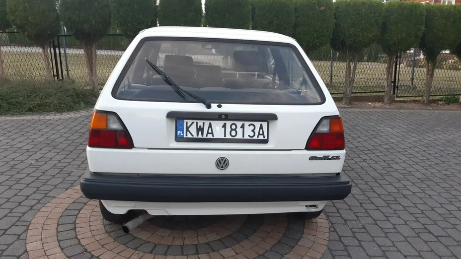 VOLKSWAGEN Golf -