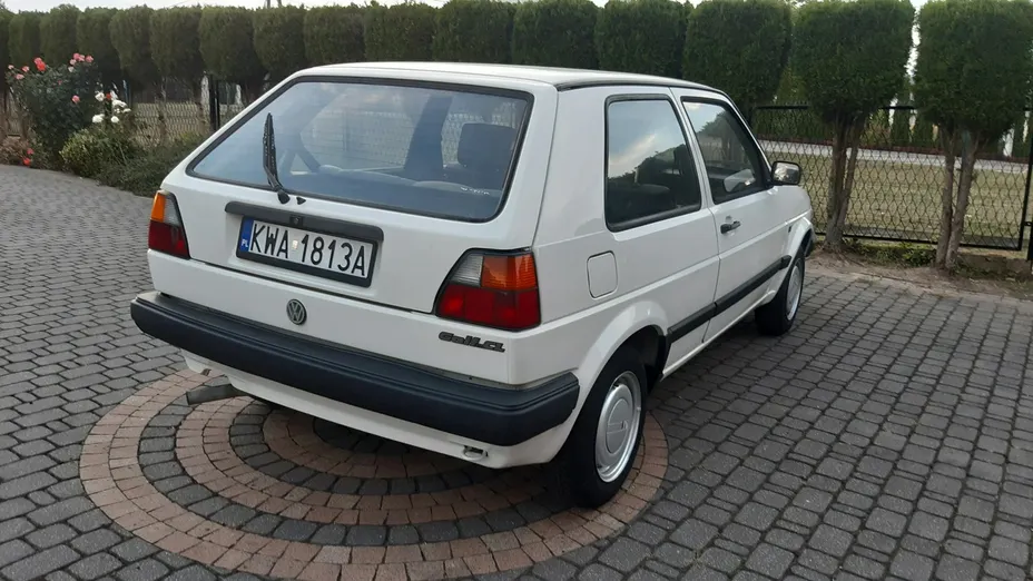 VOLKSWAGEN Golf -
