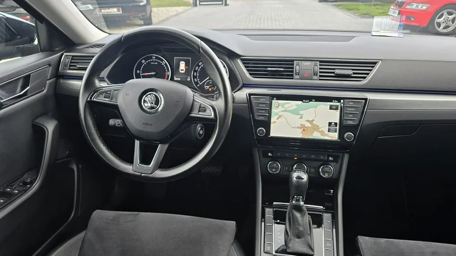 SKODA Superb -