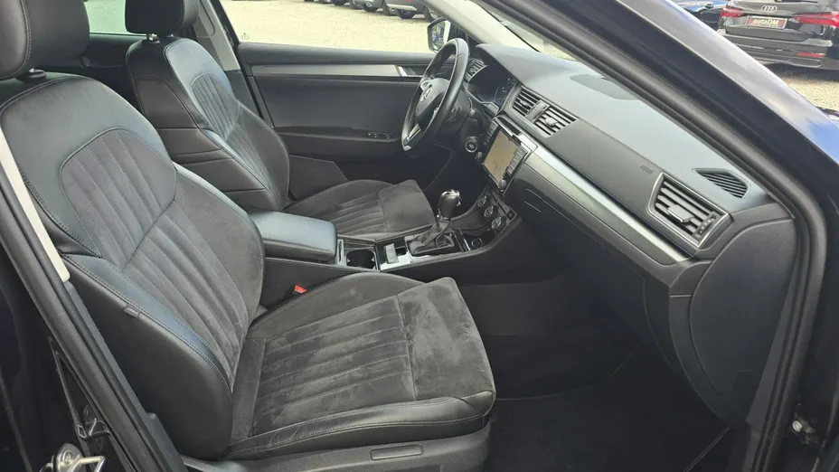 SKODA Superb -