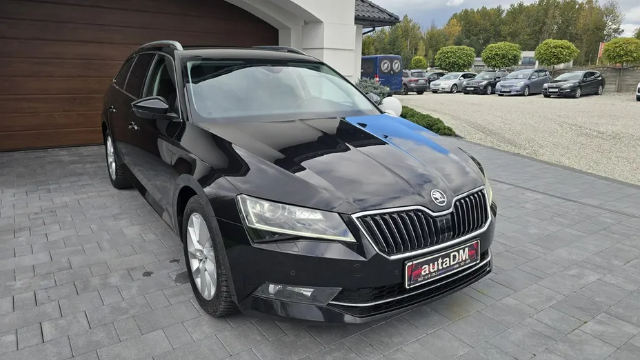 SKODA Superb -