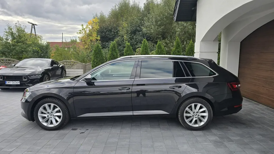 SKODA Superb -