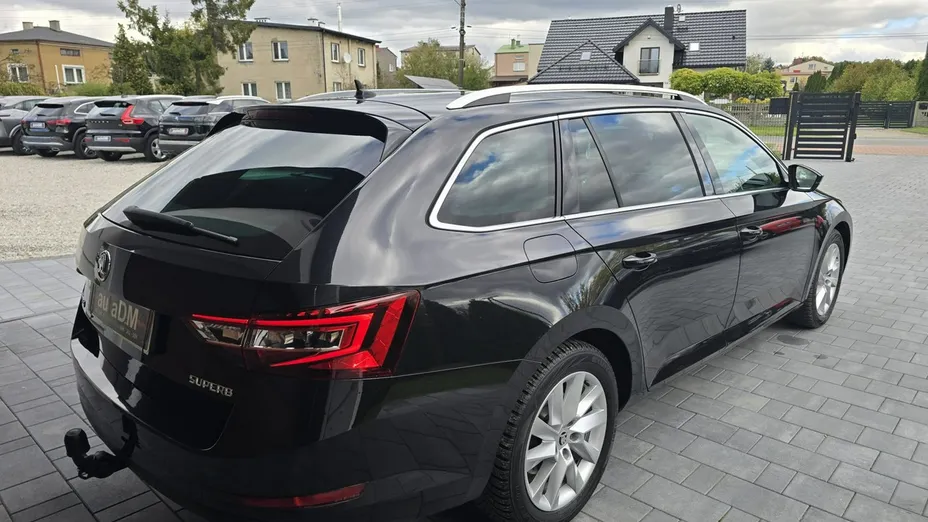 SKODA Superb -