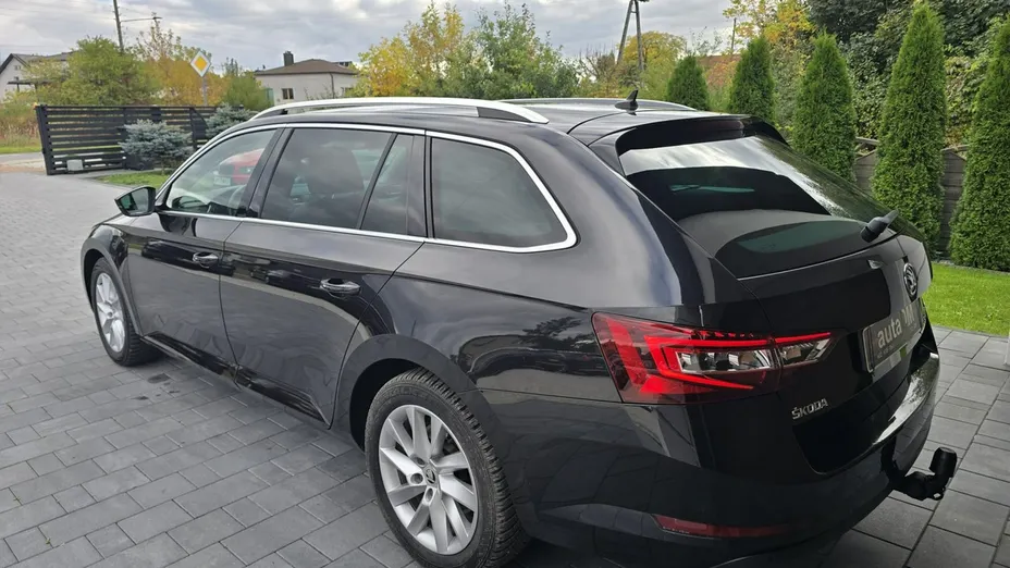 SKODA Superb -