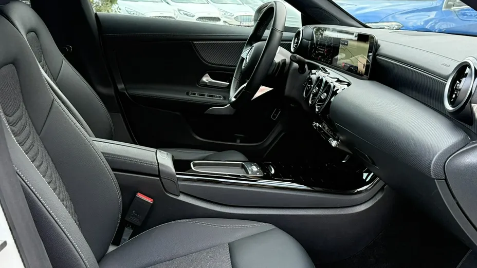 MERCEDES-BENZ CLA -