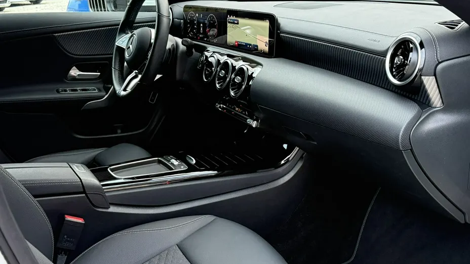 MERCEDES-BENZ CLA -