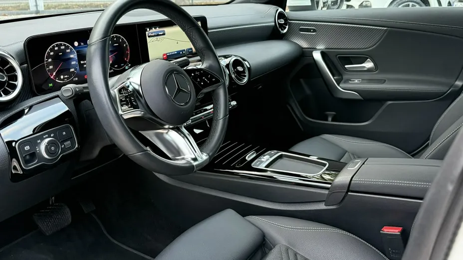 MERCEDES-BENZ CLA -