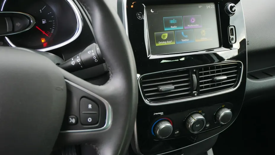 RENAULT Clio -