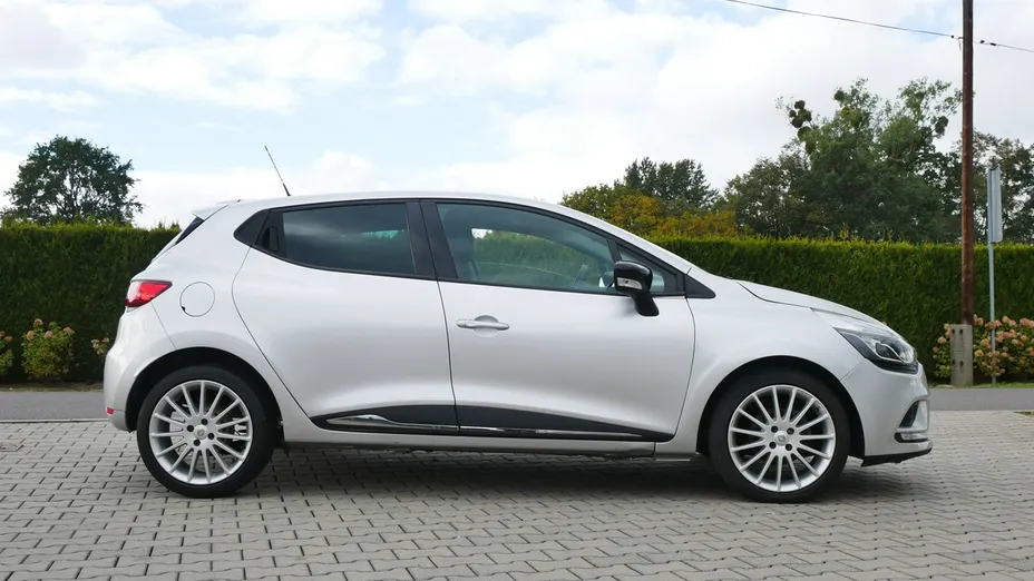 RENAULT Clio -
