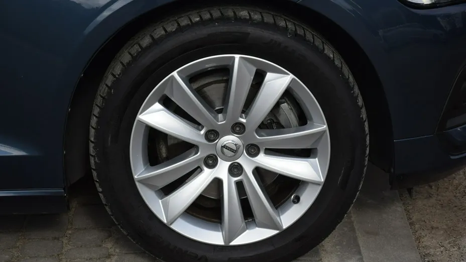 VOLVO V60 -