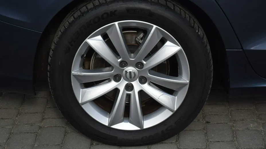 VOLVO V60 -