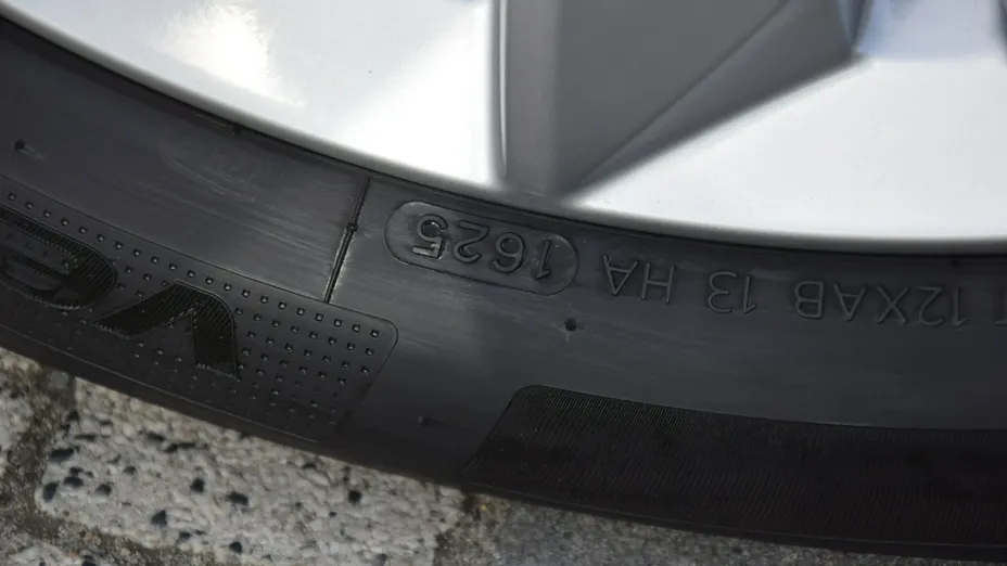 VOLVO V60 -