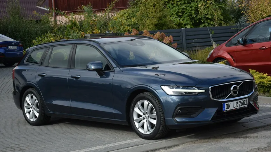 VOLVO V60 -