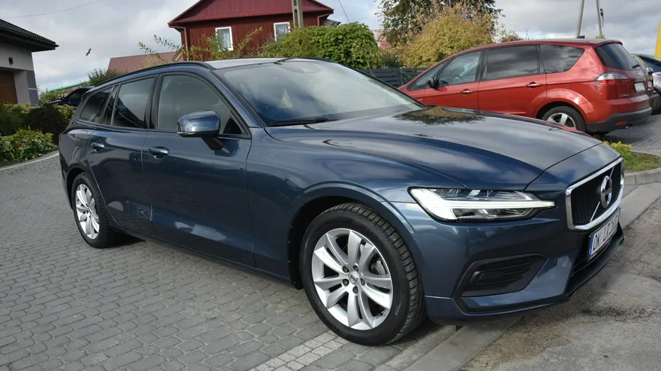 VOLVO V60 -