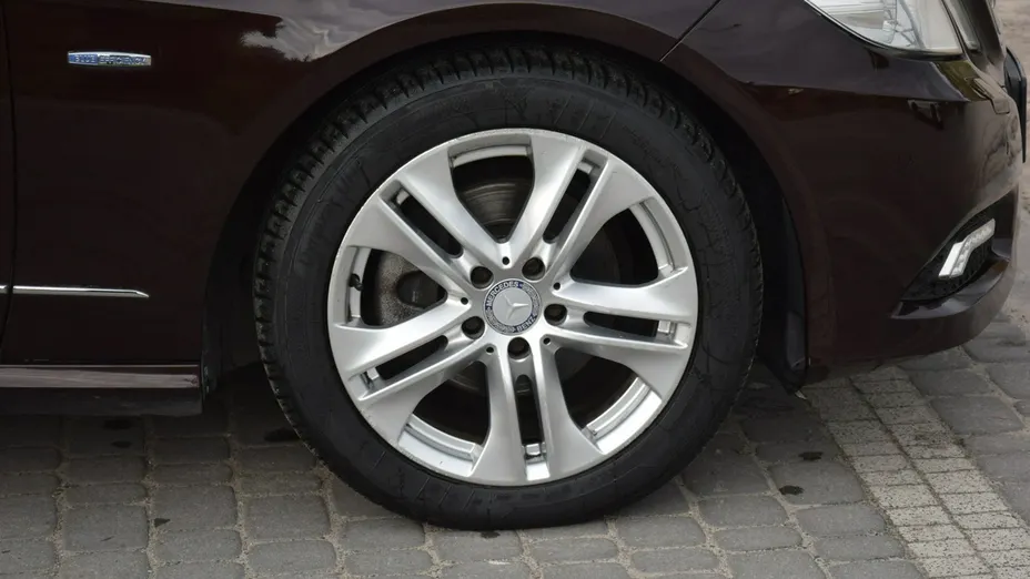 MERCEDES-BENZ E Klasa -