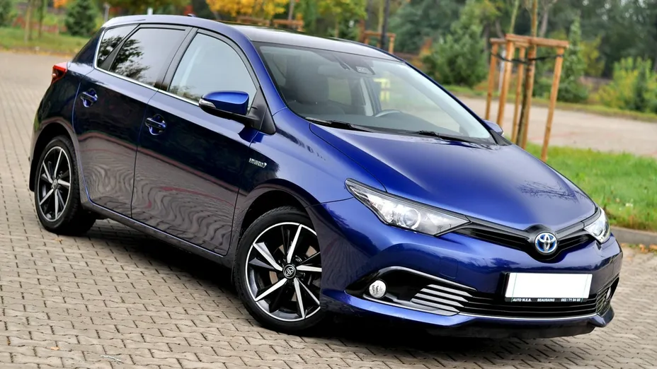 TOYOTA Auris -