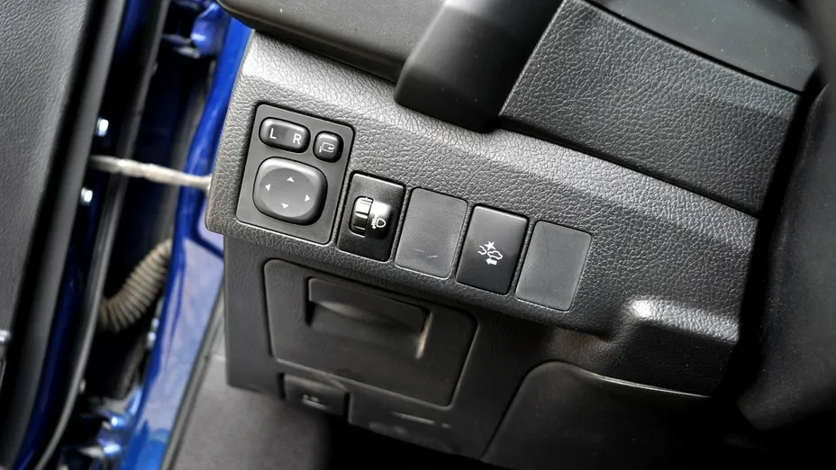 TOYOTA Auris -