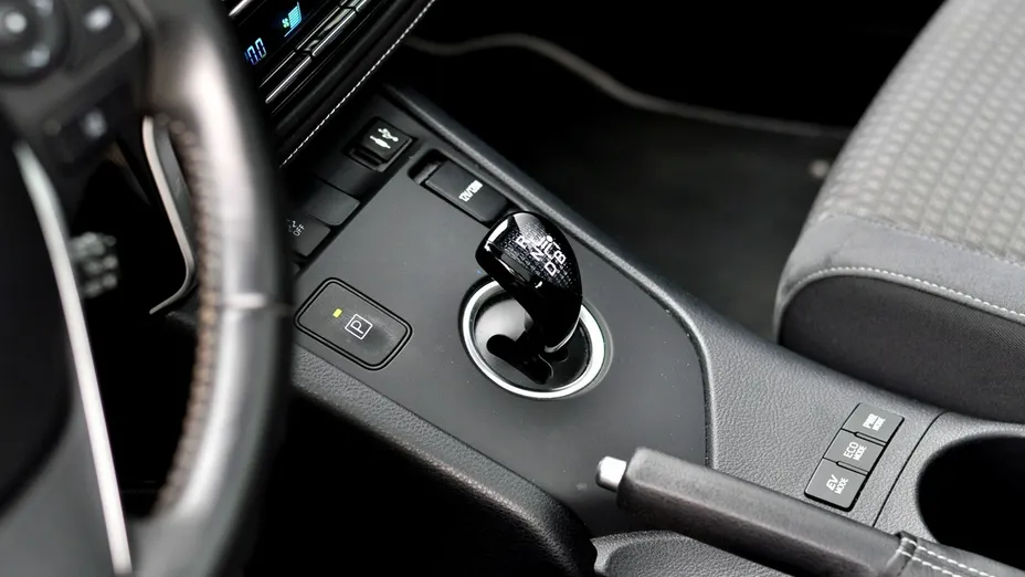 TOYOTA Auris -