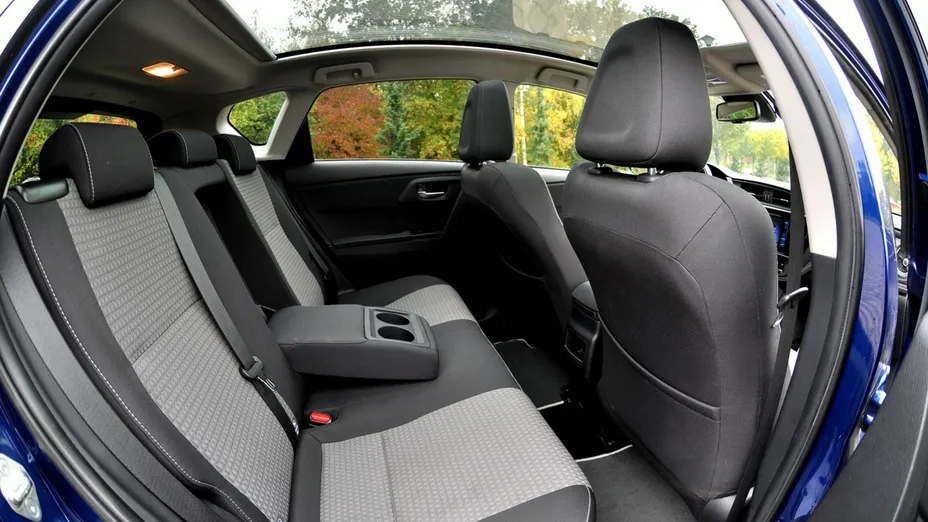 TOYOTA Auris -