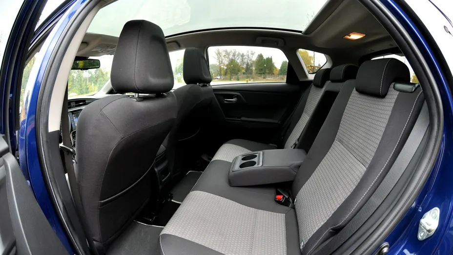 TOYOTA Auris -