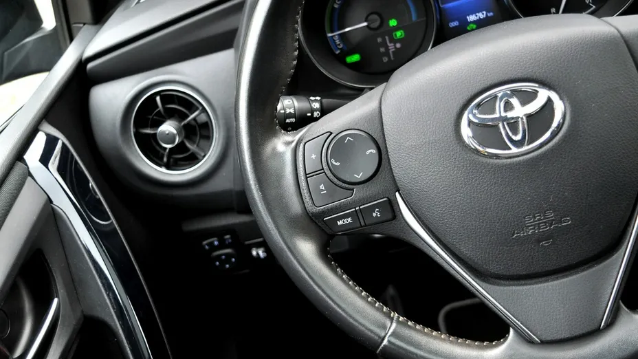 TOYOTA Auris -