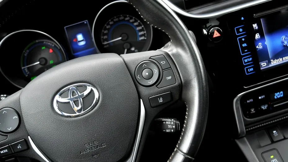 TOYOTA Auris -
