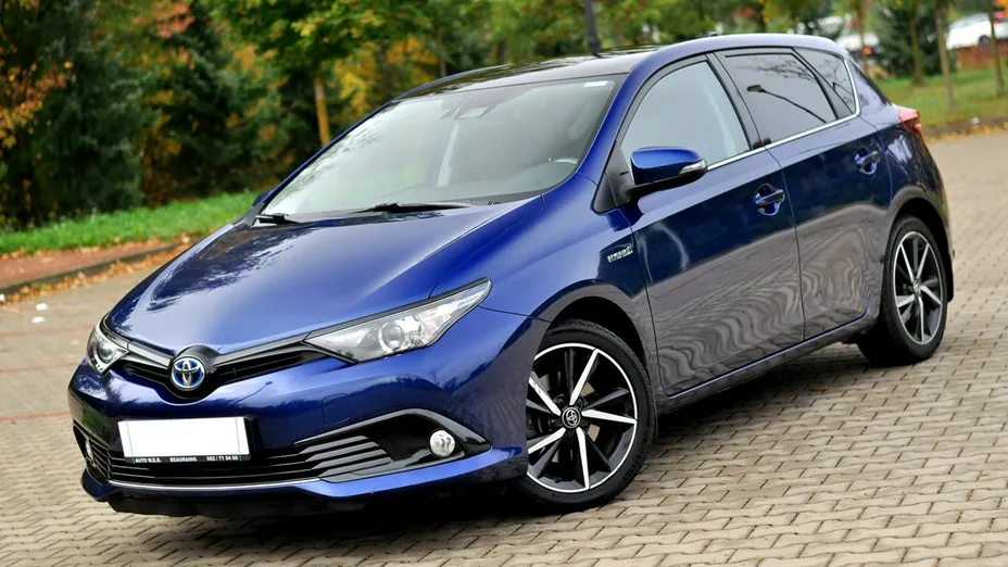 TOYOTA Auris -