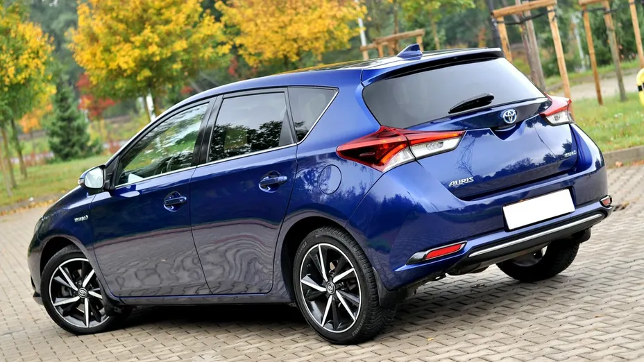 TOYOTA Auris -