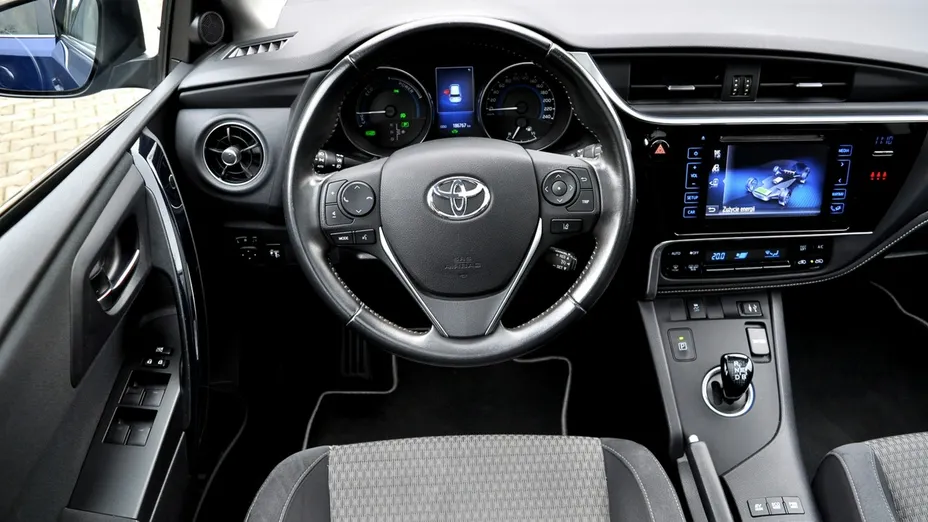 TOYOTA Auris -