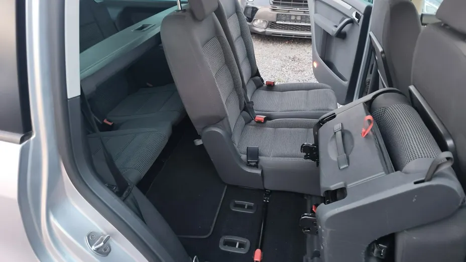 VOLKSWAGEN Touran -