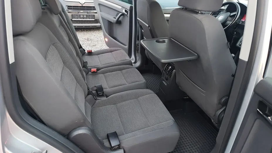 VOLKSWAGEN Touran -