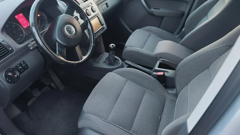 VOLKSWAGEN Touran -