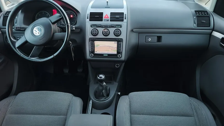 VOLKSWAGEN Touran -