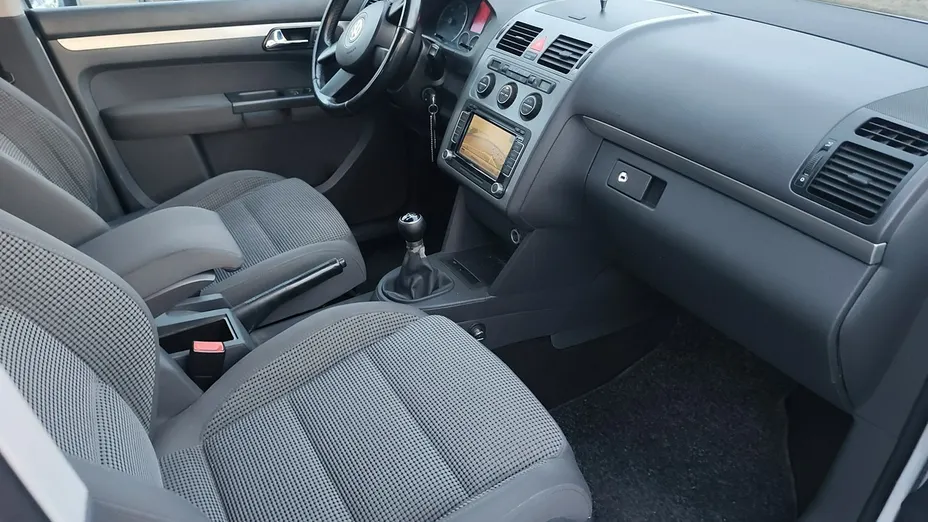VOLKSWAGEN Touran -