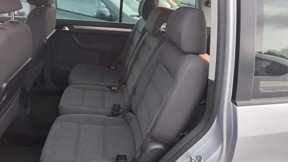 VOLKSWAGEN Touran -