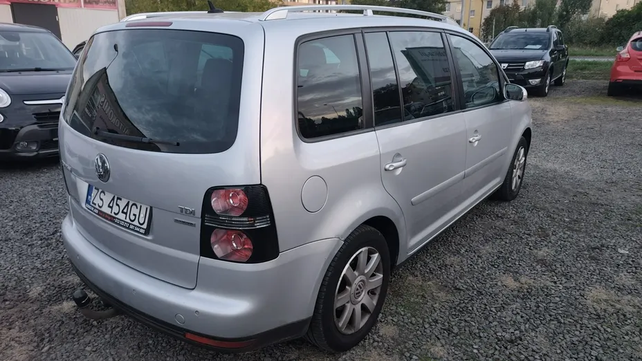 VOLKSWAGEN Touran -