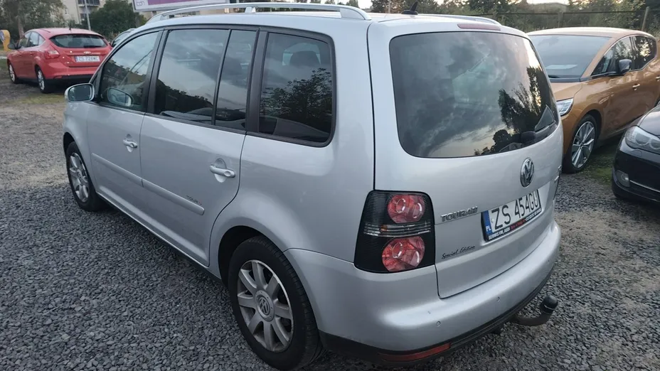 VOLKSWAGEN Touran -