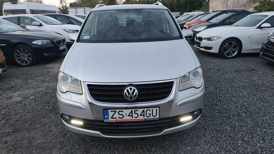 VOLKSWAGEN Touran -