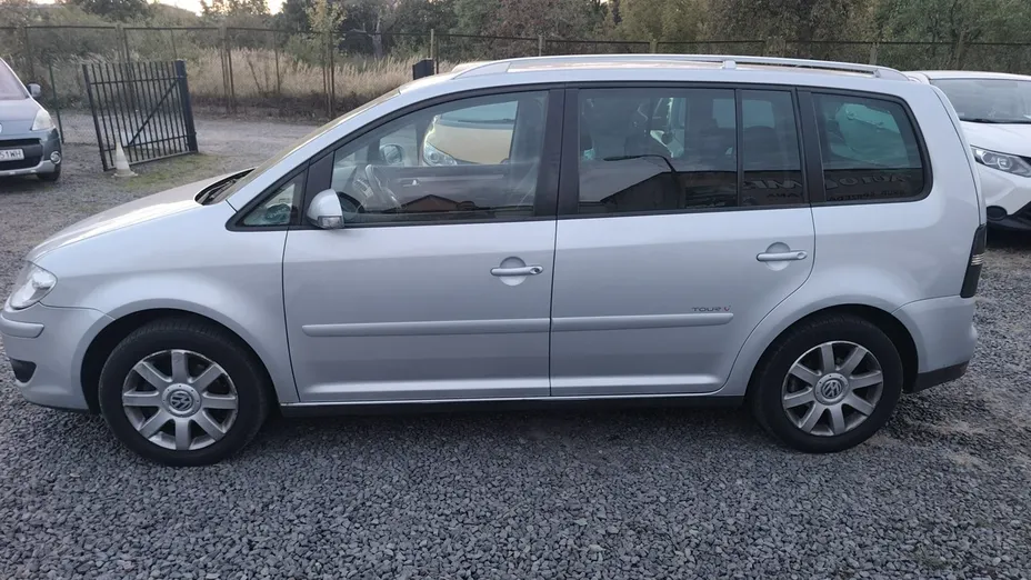 VOLKSWAGEN Touran -
